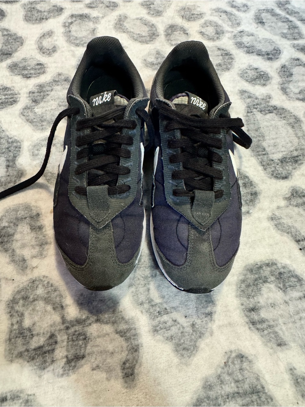 Nike Men’s Low-Top Sneakers in Black and Navy